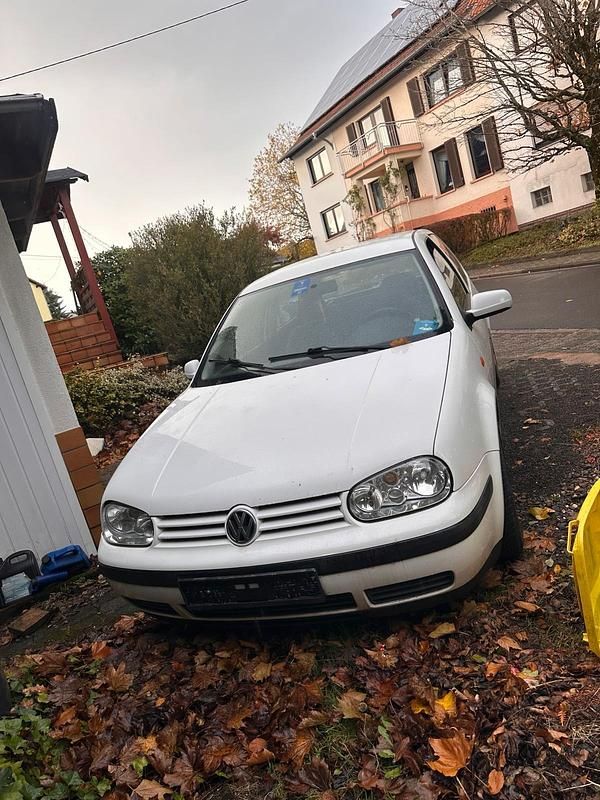 Weiß Gebraucht 1999 VW Golf IV Kleinwagen | 800 € (Guter Preis) - Bild 1/4