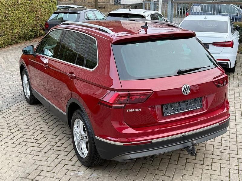 Gebraucht VW Tiguan Highline 150 PS (110 kW) 2019 Ruby red metallic SUV