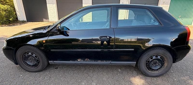 Usata Audi A3 90 CV (66 kW) 1999 Nero Utilitaria