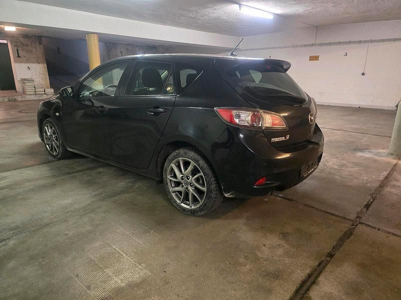 Gebraucht Mazda 323 2013 Schwarz Kleinwagen