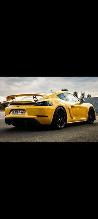 Gelb Gebraucht 2022 Porsche 718 Cayman GT4 Coupé | 111.990 € (Fairer Preis) - Bild 1/4