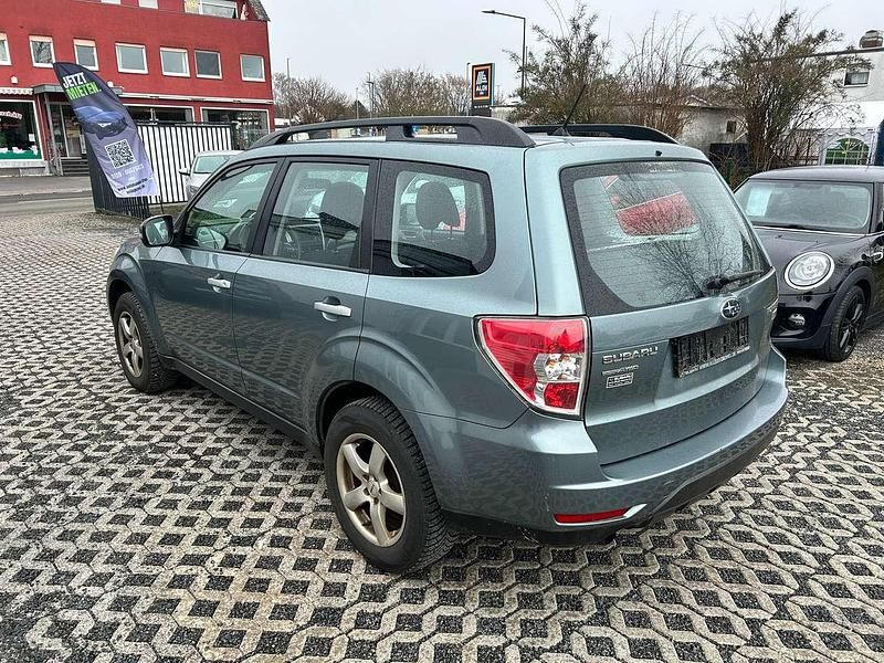 Gebraucht Subaru Forester Active 147 PS (108 kW) 2011 Silber SUV
