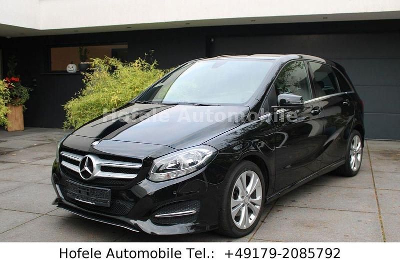Schwarz Gebraucht 2015 Mercedes B180 Van / Kleinbus | 11.450 € (Fairer Preis) - Bild 1/4