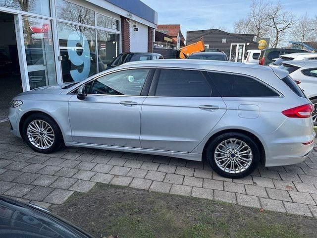 Gebraucht Ford Mondeo 150 PS (110 kW) 2022 Silber Limousine