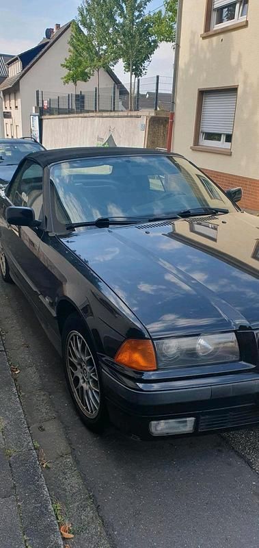 Schwarz Gebraucht 1995 BMW 318 Cabriolet Cabrio | 3.500 € - Bild 1/4
