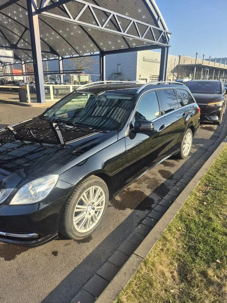 Używany Mercedes E350 Elegance 265 KM (194 kW) 2012 Czarny Kombi