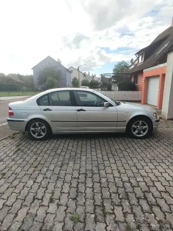 Gebraucht BMW 320 150 PS (110 kW) 2003 Silber Limousine