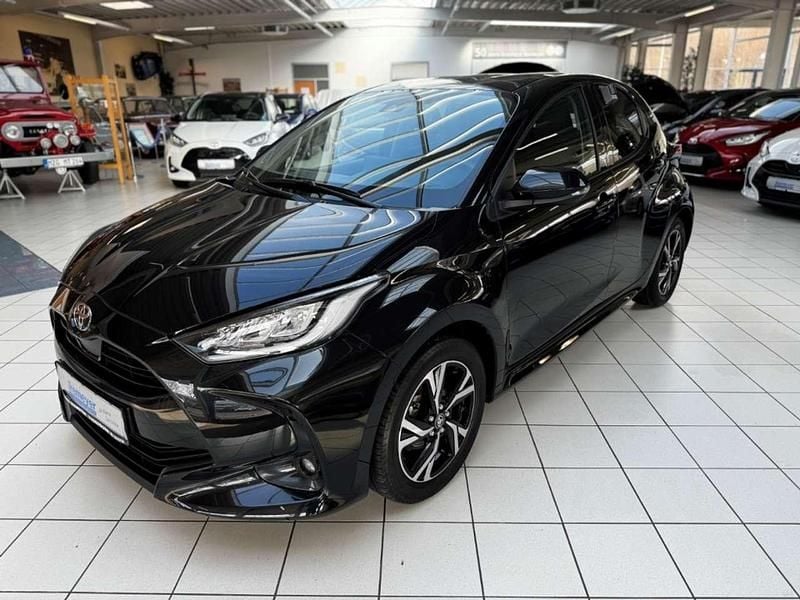 Gebraucht Toyota Yaris Team 125 PS (91 kW) 2024 Mysticschwarz mica Kleinwagen