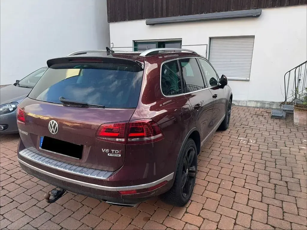 Używany VW Touareg Executive 262 KM (192 kW) 2017 Czerwony SUV