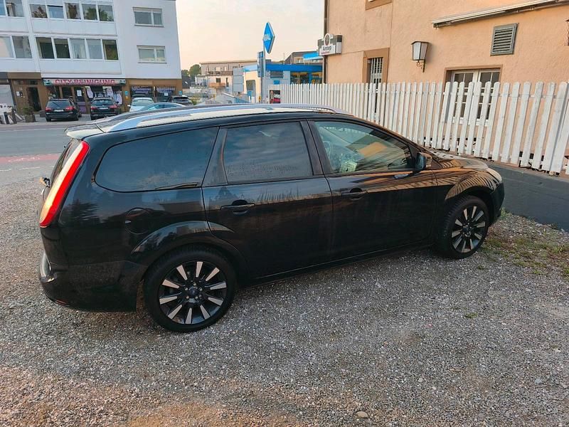 Schwarz Gebraucht 2009 Ford Focus Kombi | 3.800 € (Fairer Preis) - Bild 1/4