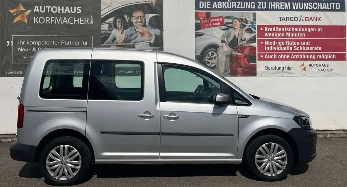 Gebraucht VW Caddy Trendline 125 PS (91 kW) 2015 Silber Van / Kleinbus