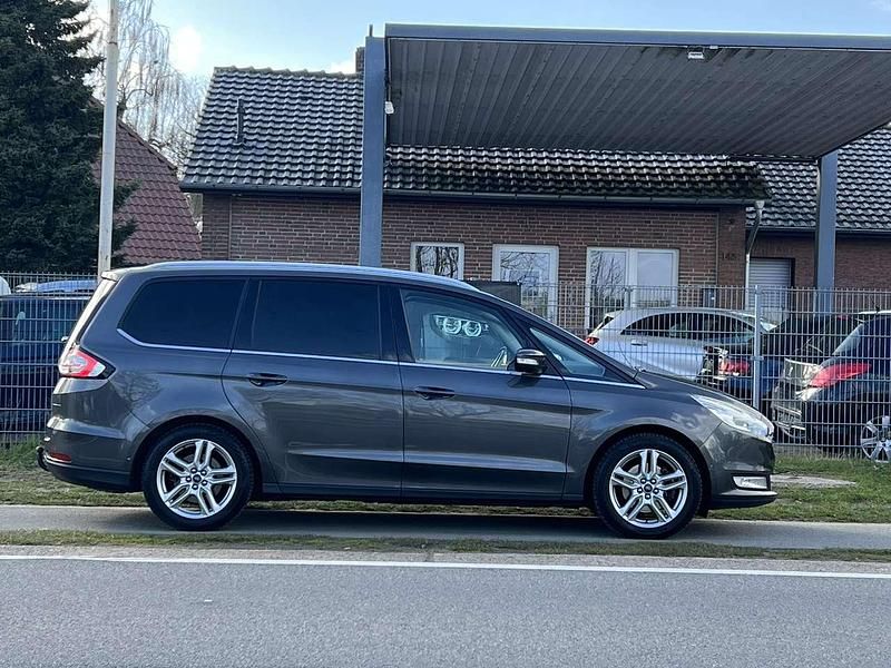Gebraucht Ford Galaxy Titanium 209 PS (153 kW) 2018 Magneticgrau (metallic) Van / Kleinbus
