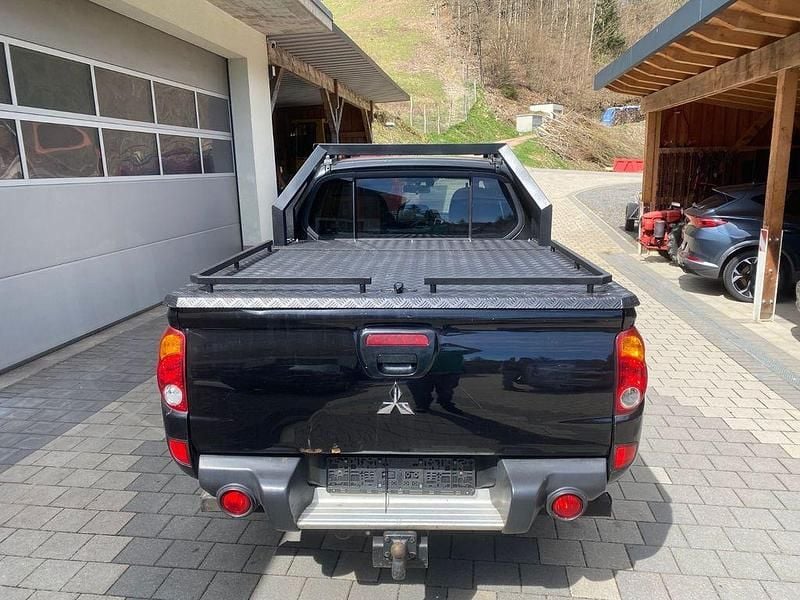 Gebraucht Mitsubishi L200 178 PS (130 kW) 2014 Schwarz Pickup