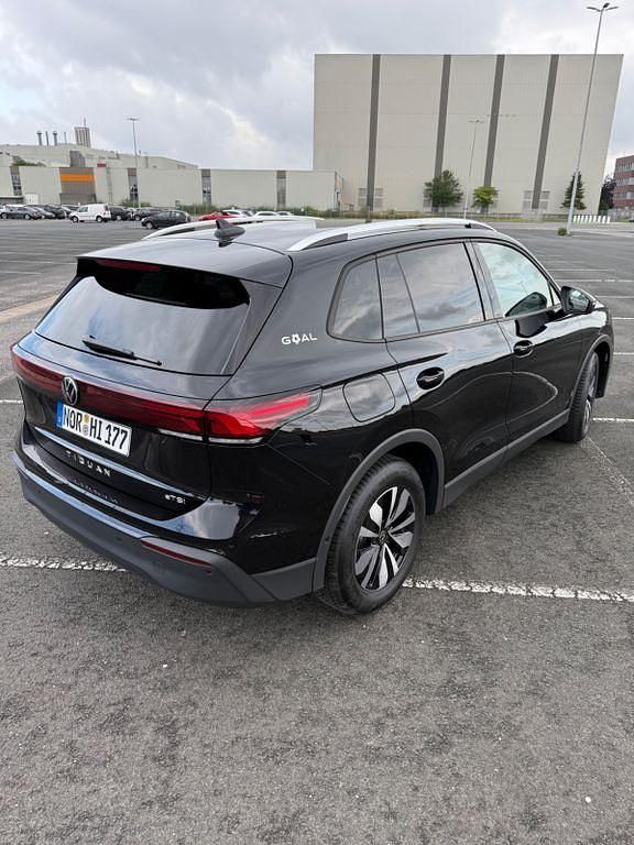 Gebraucht VW Tiguan Goal 150 PS (110 kW) 2024 Schwarz SUV
