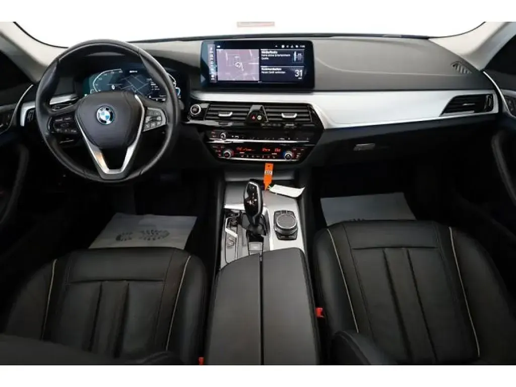 Gebraucht BMW 530 292 PS (214 kW) 2021 Berninagrau bernsteineffekt meta (metallic) Kombi