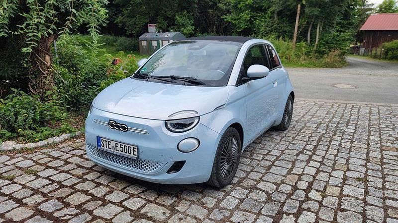 Blau Gebraucht 2021 Fiat 500e Icon Cabrio | 16.950 € (Superpreis) - Bild 1/4