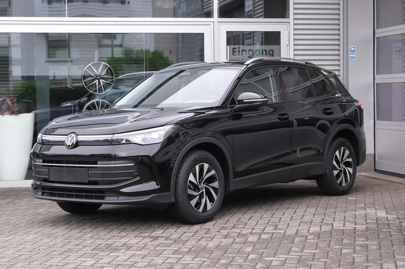 Grenadillschwarz metallic Neu 2025 VW Tiguan Comfortline SUV | 40.979 € (Fairer Preis) - Bild 1/4