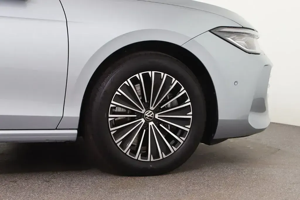 Gebraucht VW Passat Elegance 193 PS (141 kW) 2025 Silber Kombi