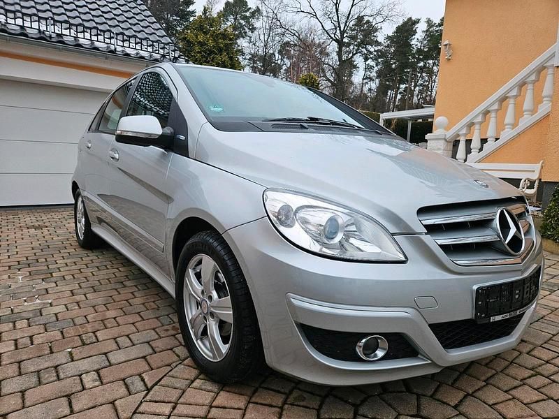 Silber Gebraucht 2011 Mercedes B160 Van / Kleinbus | 4.999 € (Fairer Preis) - Bild 1/4