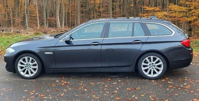 Grau Gebraucht 2011 BMW 525 Sport Line Kombi | 8.500 € (Guter Preis) - Bild 1/4
