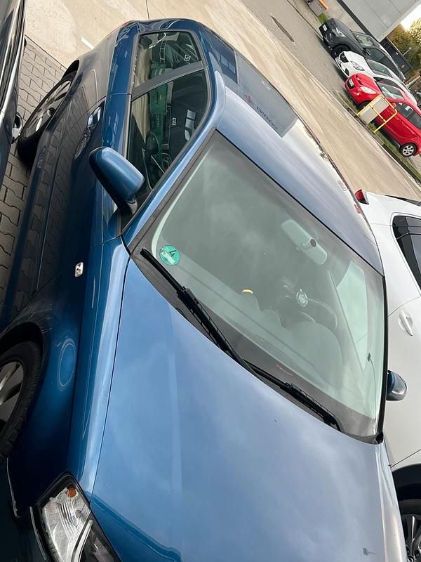 Blau Gebraucht 2006 Audi A3 Limousine | 2.000 € (Superpreis) - Bild 1/4
