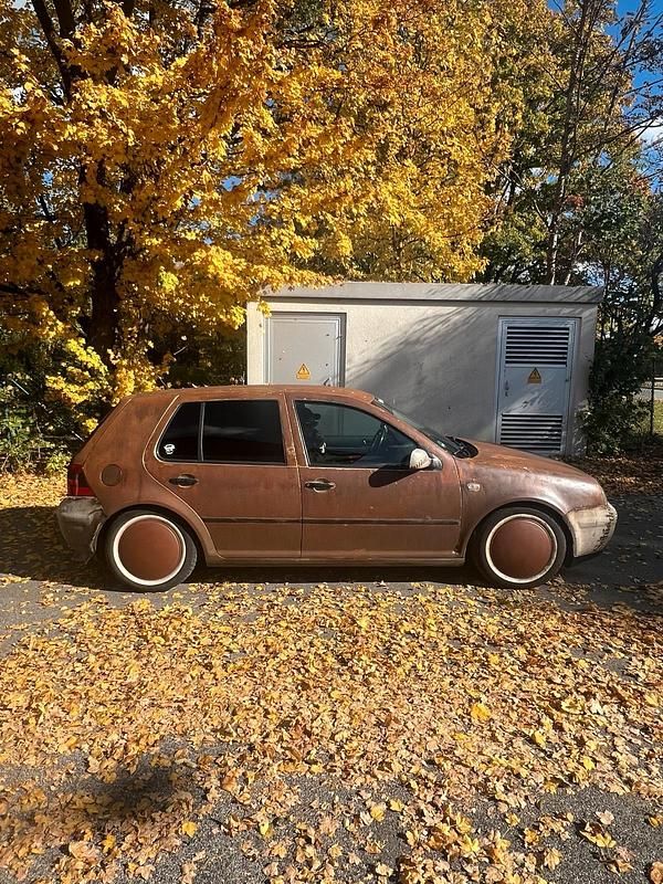 Andere farben Gebraucht 2002 VW Golf IV Kleinwagen | 1.250 € (Etwas zu teuer) - Bild 1/4