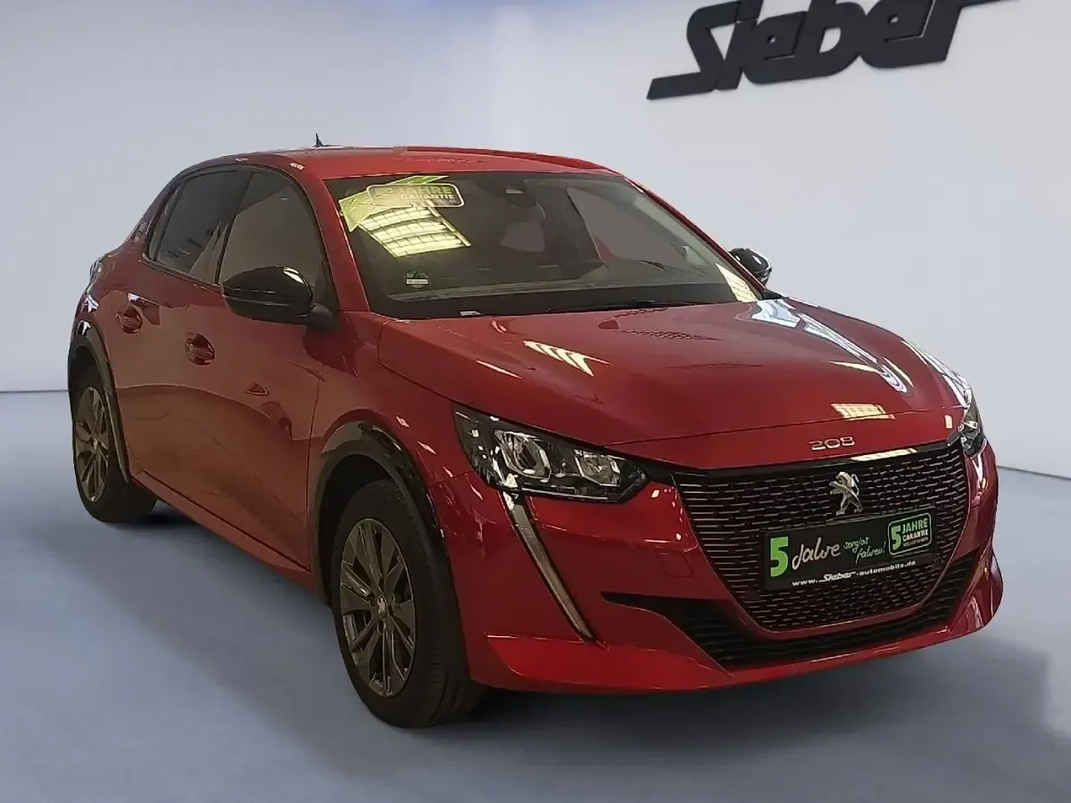 Gebraucht Peugeot e-208 Allure 100 kW (136 PS) 2023 Rot Kleinwagen