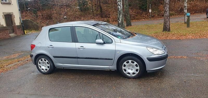 Gebraucht Peugeot 307 Premium 109 PS (80 kW) 2002 Silber Limousine