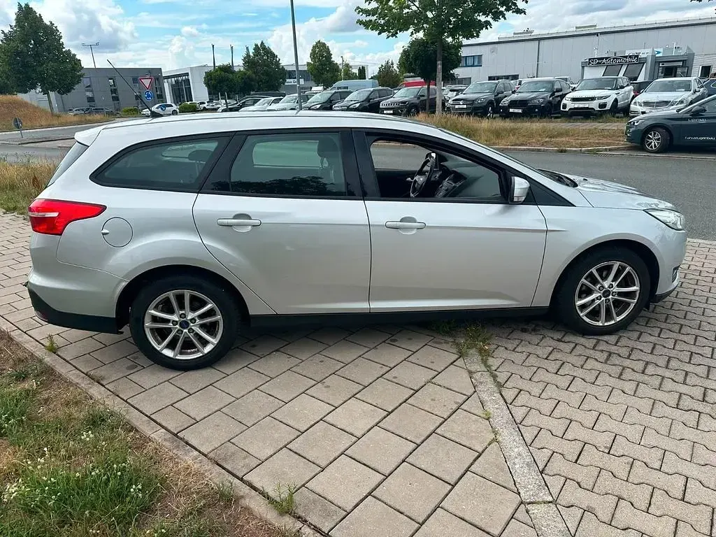 Gebraucht Ford Focus Business Edition 125 PS (91 kW) 2016 Silber Limousine