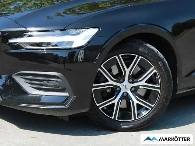 Gebraucht Volvo V60 145 PS (106 kW) 2023 Kombi