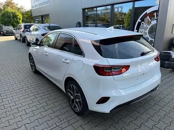 Gebraucht Kia Ceed Gold 140 PS (102 kW) 2025 Weiß Kleinwagen