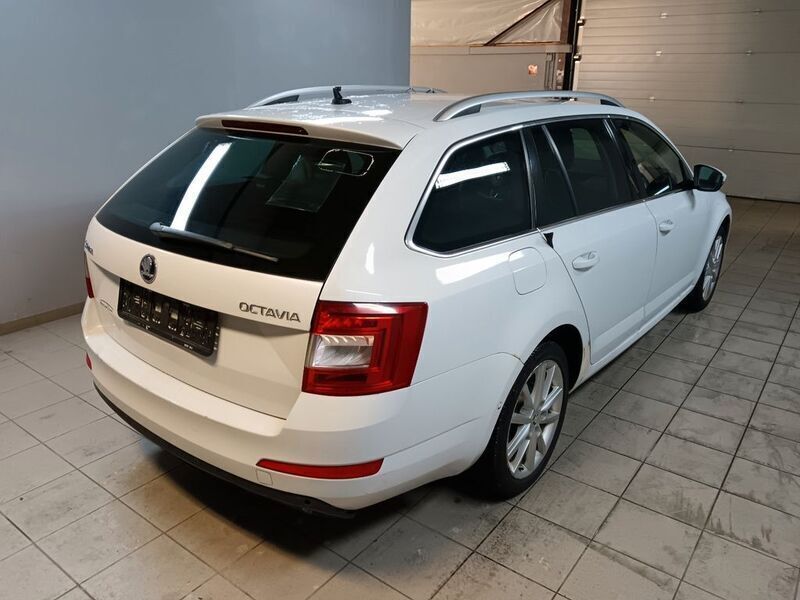 Gebraucht Skoda Octavia Elegance 110 PS (80 kW) 2015 Weiß Kombi