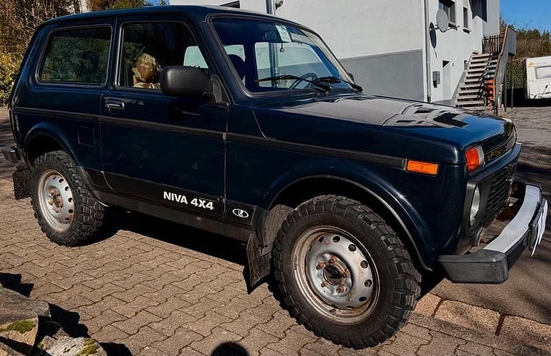 Gebraucht Lada niva 82 PS (60 kW) 2015 Grün SUV