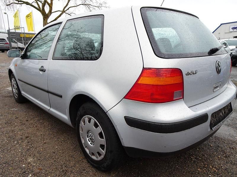 Gebraucht VW Golf III 75 PS (55 kW) 1998 Silber Kleinwagen