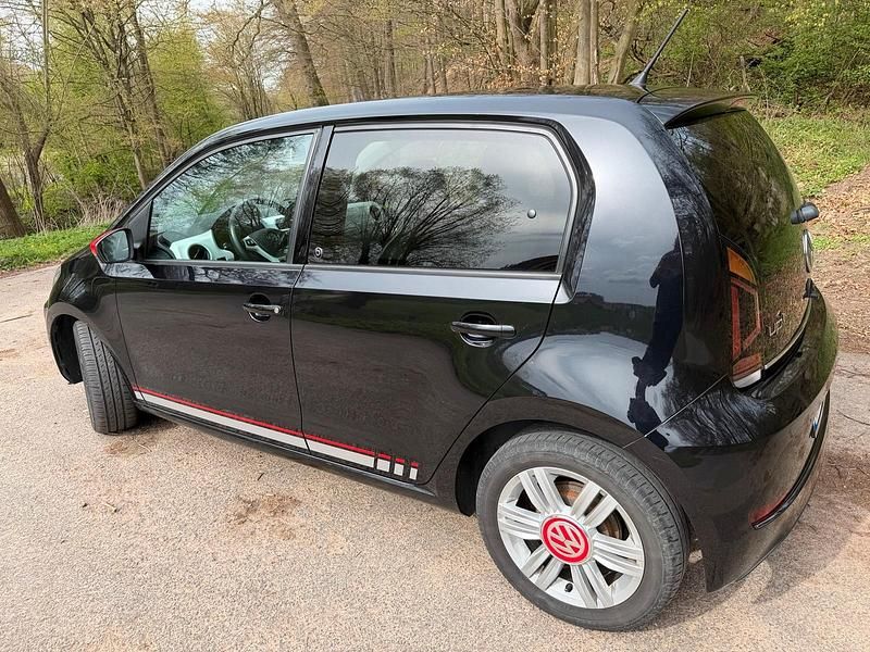 Second-hand VW up! Beats 90 CP (66 kW) 2017 Negru Hatchback