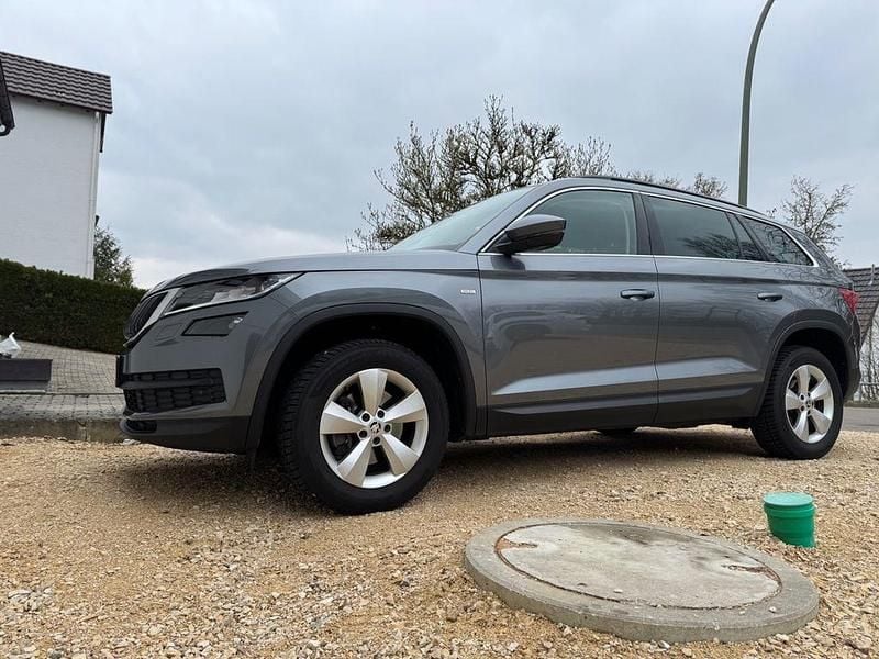 Grau Gebraucht 2020 Skoda Kodiaq Soleil SUV | 29.000 € (Fairer Preis) - Bild 1/4