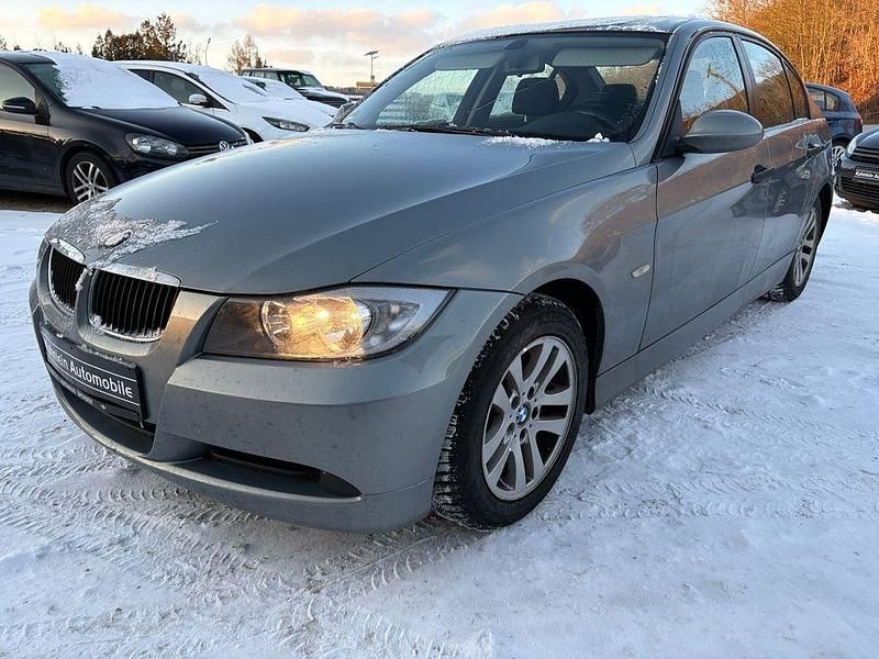Blau Gebraucht 2006 BMW 318 Limousine | 1.850 € (Guter Preis) - Bild 1/4