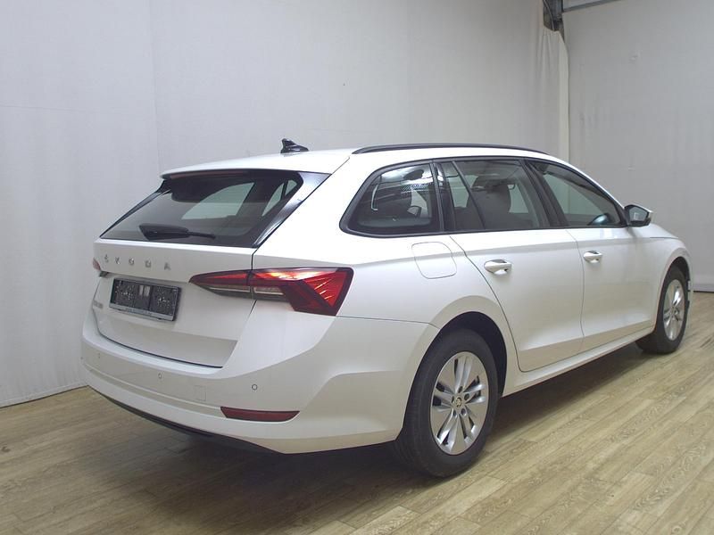 Gebraucht Skoda Octavia Ambition 116 PS (85 kW) 2022 Weiss Kombi