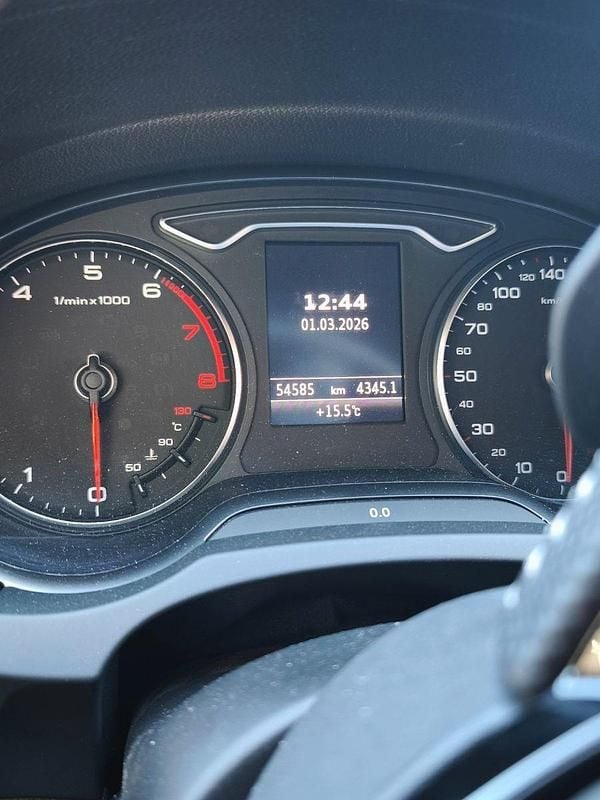Gebraucht Audi A3 Cabriolet Ambiente 179 PS (131 kW) 2015 Rot Cabrio