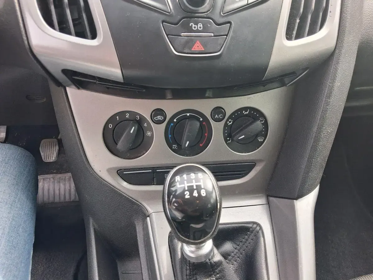 Gebraucht Ford Focus Trend 105 PS (77 kW) 2013 Silber Kombi