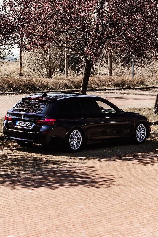 Blau Gebraucht 2014 BMW 520 Kombi | 10.499 € (Guter Preis) - Bild 1/4