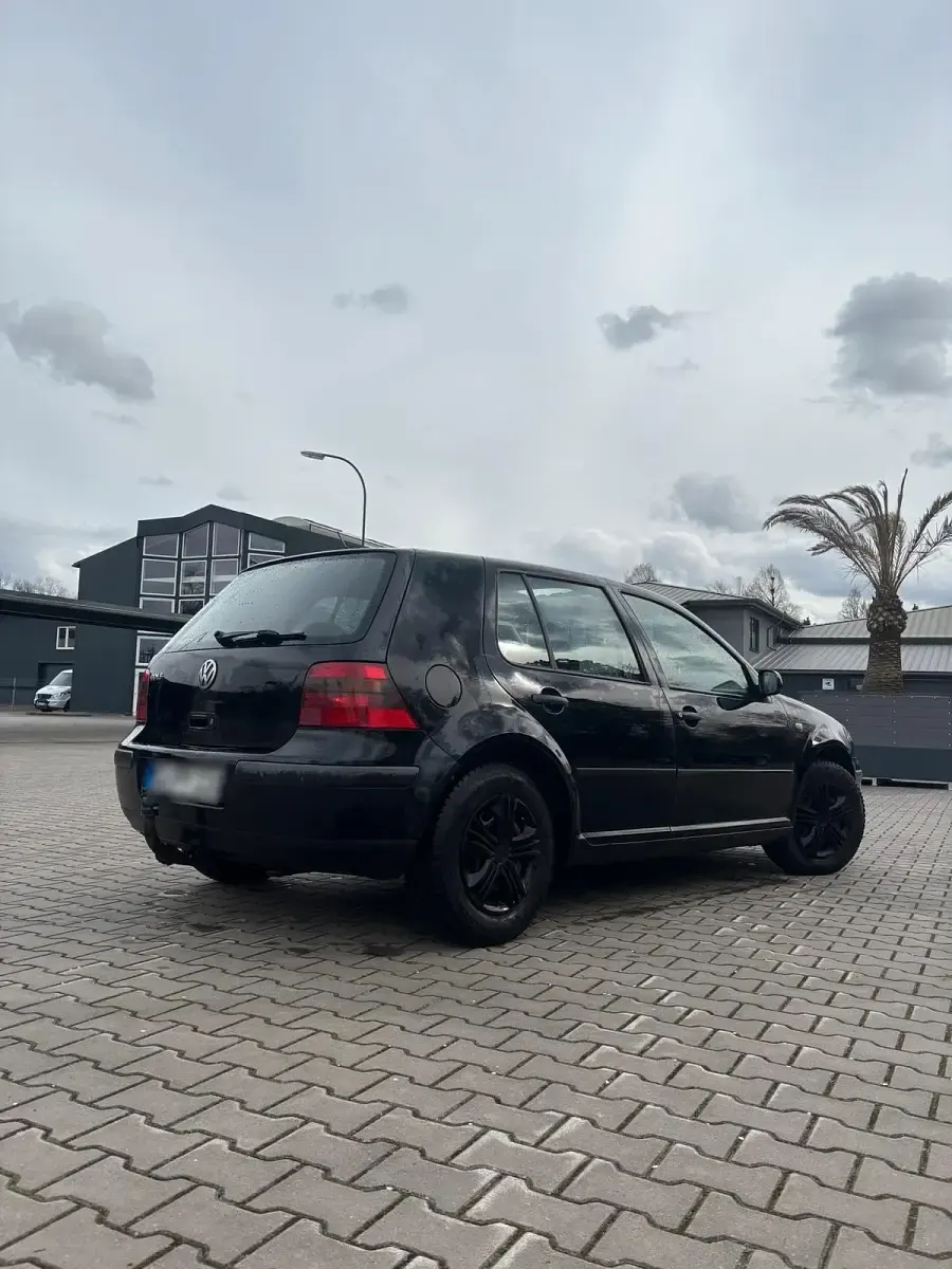 Gebraucht VW Golf IV 75 PS (55 kW) 2001 Schwarz Limousine