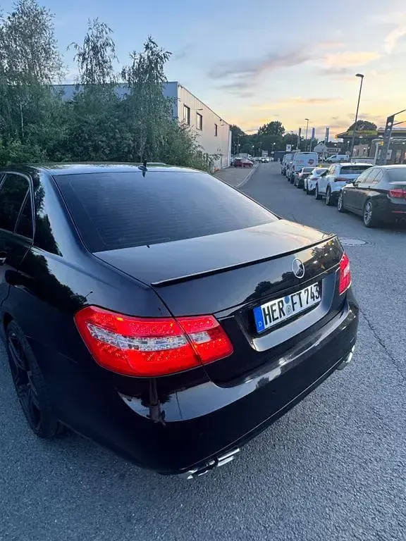 Gebraucht Mercedes E350 292 PS (214 kW) 2010 Schwarz Limousine