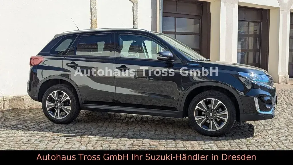 Gebraucht Suzuki Vitara Comfort+ 102 PS (75 kW) 2023 Schwarz SUV