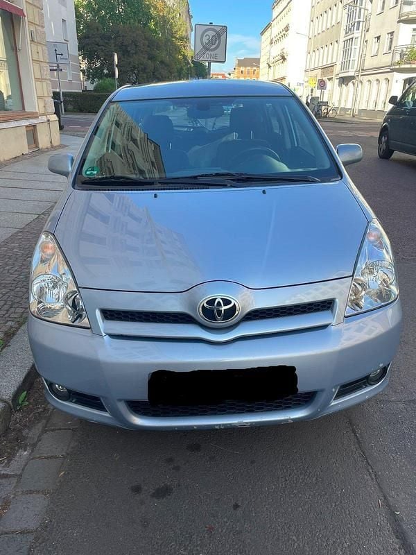 Grau Gebraucht 2006 Toyota Corolla Verso Van / Kleinbus | 3.500 € (Fairer Preis) - Bild 1/4
