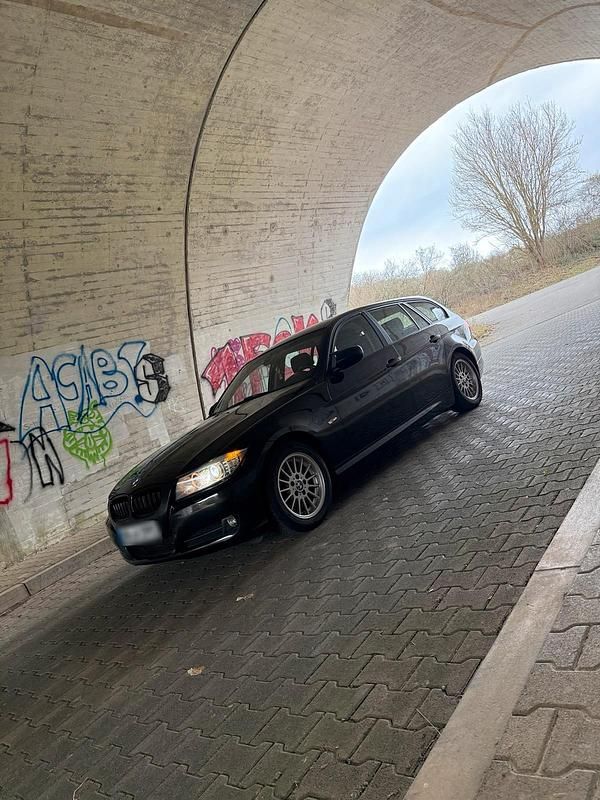 Gebraucht BMW 320 170 PS (125 kW) 2011 Schwarz Kombi