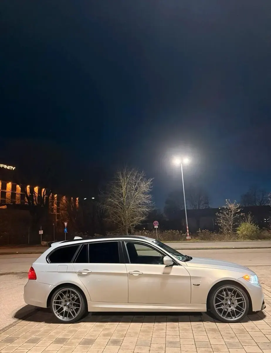 Gebraucht BMW 320 184 PS (135 kW) 2011 Silber Kombi