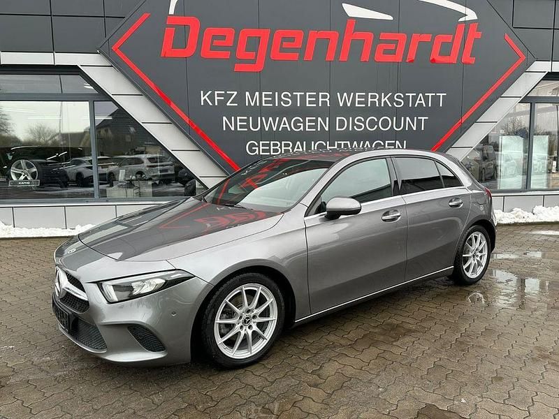 Gebraucht Mercedes A180 116 PS (85 kW) 2019 Grau Limousine
