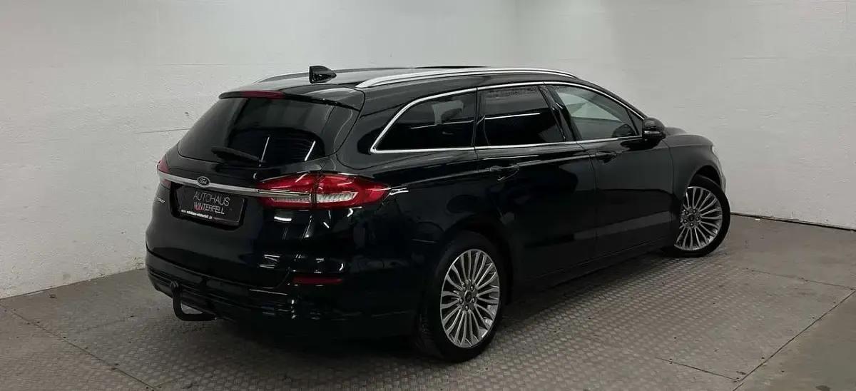 Gebraucht Ford Mondeo Titanium 300 PS (220 kW) 2022 Obsidianschwarz met (metallic) Kombi