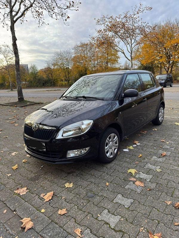 Schwarz Gebraucht 2015 Skoda Fabia Kleinwagen | 6.700 € (Fairer Preis) - Bild 1/4
